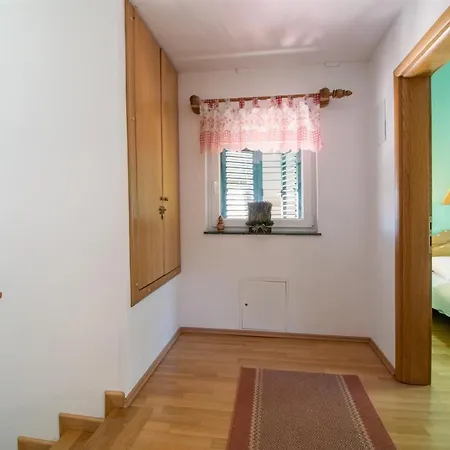 Family-friendly House With Hot Tub Lokve, Gorski Kotar - 19457 Ferienhaus Lokve